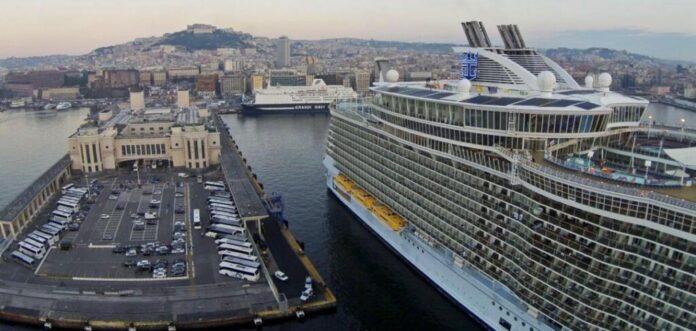 porto di napoli bus turistici