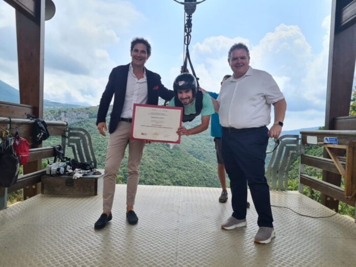 Salerno, professionisti in volo a 120 chilometri orari per ritirare il diploma di un Master