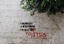 Politica e Imprenditoria: Le sfide e opportunità delle implicazioni politiche sull’attività imprenditoriale